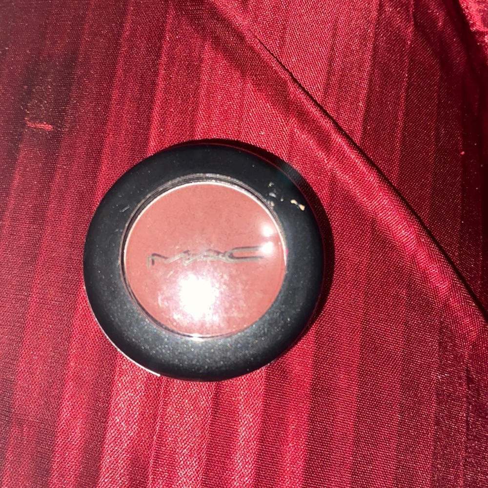 Brand NEW MAC eyeshadow